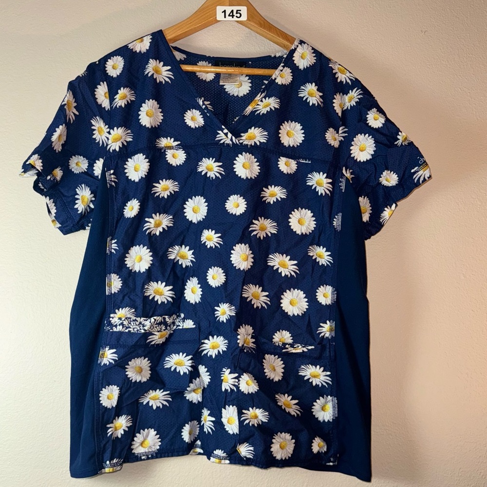 Cherokee floral navy and white daisy scrub top. Size XL extra large.